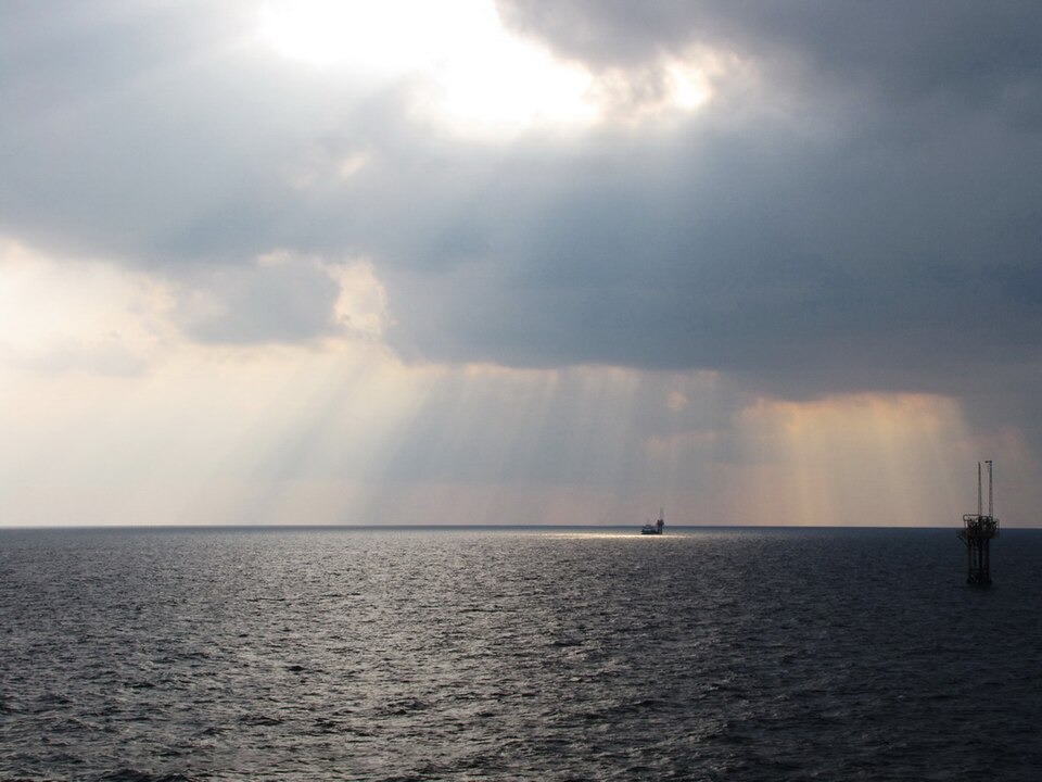 Strait of Hormuz Crisis Deepens, Raising Global Energy and Borrowing Costs