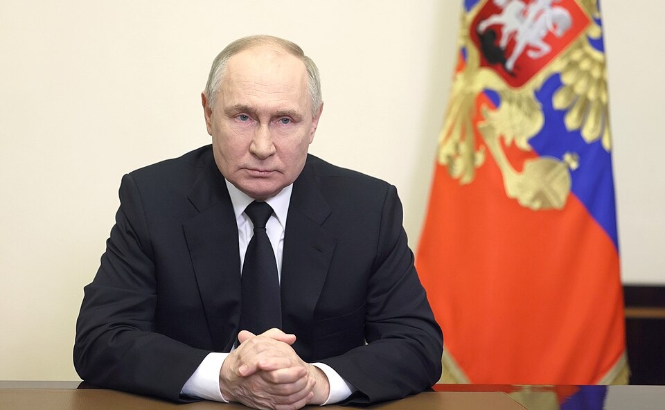 Russia Threatens Major Strikes as Ukraine Warns of Air Defense Shortages